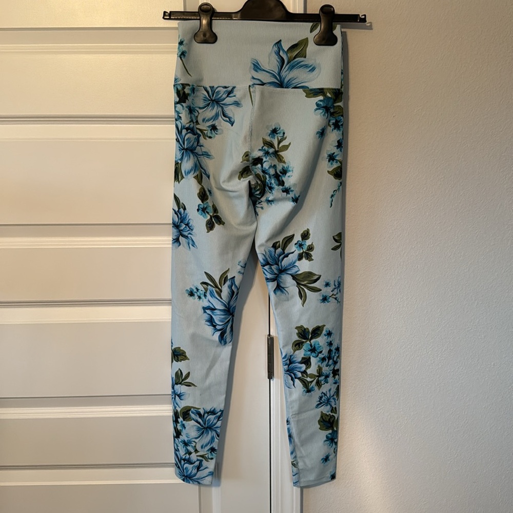 Beach Riot Spot Leggings - Picture 3 of 4